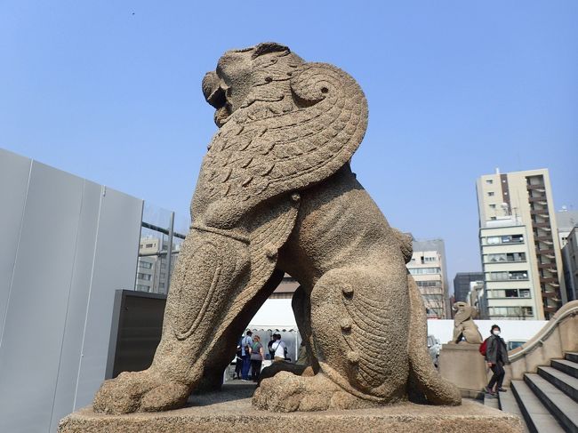 狛犬を横から撮影