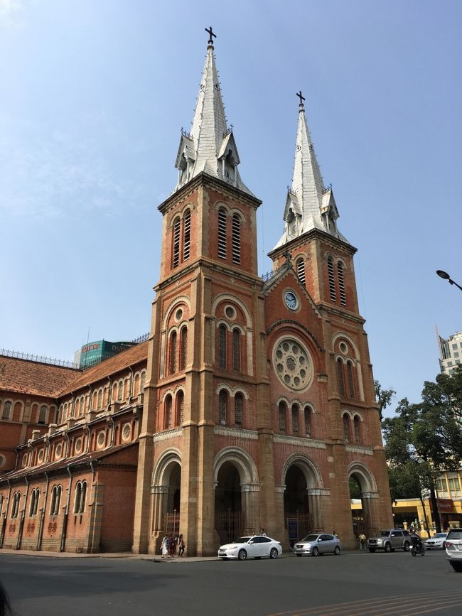 斜め正面からの姿も美しい。