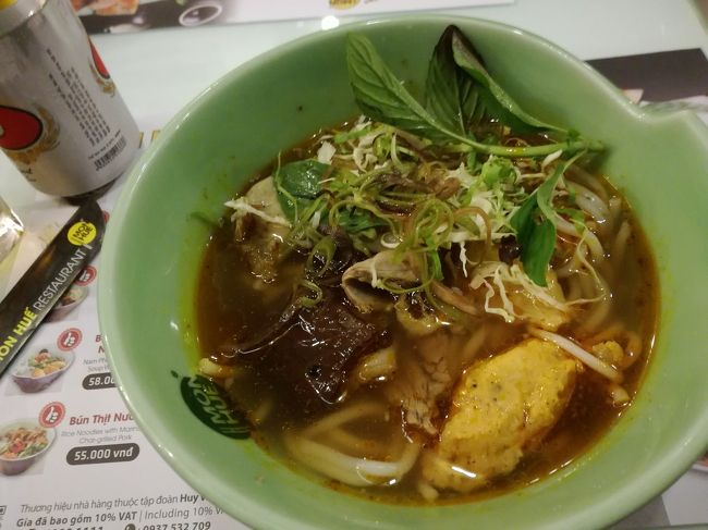 この日は観光後、スーパーでお土産を買い、疲れた体と胃のためにさっぱりと<br />した麺でしめて、最後にＳｐａでオイルマッサージ６０分コース。<br />１週間よく歩いた足へのご褒美。２０００円くらいだったかな。<br /><br />店の子は、一切英語を学校で習ったことはないけど、<br />お客さんから、英語を覚えたと言っていた。<br />これぞ生活のために覚える、活きた英語。<br />まさに「習うより慣れろ」やね。<br /><br />