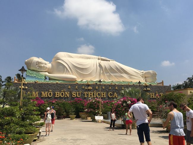 寝ている仏様と