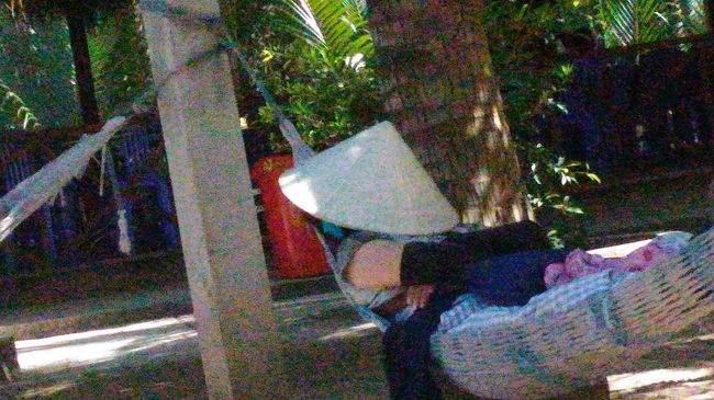 ヤシの実の下のハンモッグで南国の風に揺られて、しばし見る夢はどんな夢？<br />たった１０００円ちょっとで、一日楽しめるこの国は、ちょっとこすいとこもあるけど、いい国だった。８日間堪能した。<br />