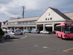 叔母に松山駅まで車で送ってもらいました。
今日もいい天気ですが少々風が強いです。