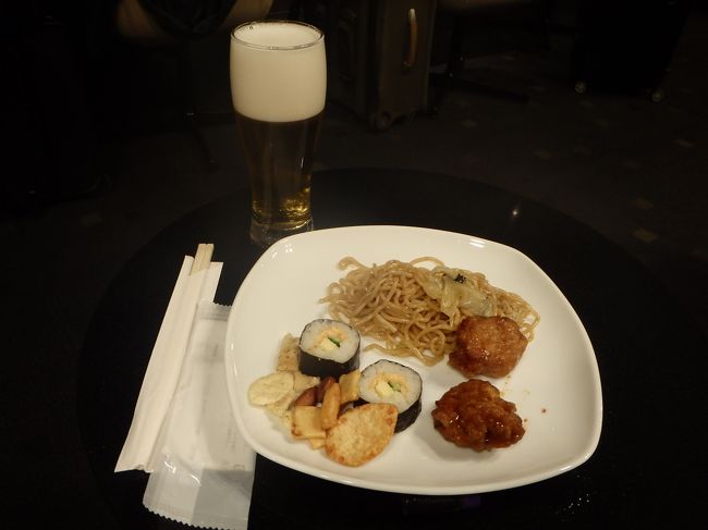 ANAラウンジでシドニー行きのtanupumさんと合流、ビールと軽くつまみます<br />後ほど、ロス行きのMatt.Yさんとも合流、スィートラウンジは、シャワー、ダイニングともにウエイティングリストのようです