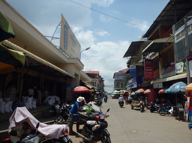 12:15 クラチェの町に到着しました<br /><br />（続く→http://4travel.jp/travelogue/11225047）