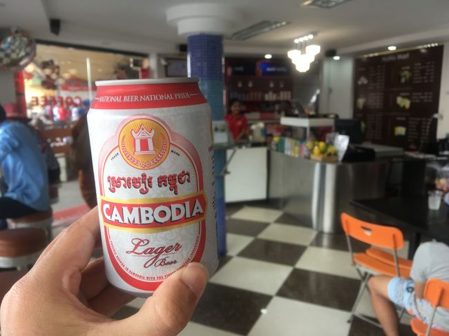 バスターミナルのスーパーで、カンボジアビール買ってプハァ♪<br />エアコンで涼しいしwifiも使えていい感じです<br />バスターミナルのトイレが無料もナイス<br />