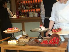 デザートは、なんと選び放題！全種類少しずついただきました。