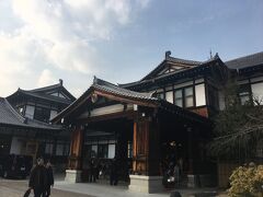 まだ時間があるので、奈良ホテルまでお散歩です。クラッシックでよい雰囲気です。この日はお日柄がよいのか、結婚式をたくさん見かけました。