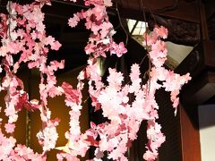 桜はスタッフの手作り。三春滝桜を連想する、こだわりの逸品。