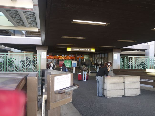 ホノルル空港に到着<br /><br />まずは　デルタのカウンターを探さなきゃ・・・<br /><br /><br />半端ですが長くなりそうなのでここまでにします<br /><br /><br />続きは帰国・お土産紹介編で！<br /><br />失くした３DSがどうなったかもお伝えできればと思います<br /><br />ここまで読んでくださった皆様、ありがとうございました(^O^)