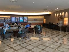 ＡＮＡインターコンチネンタル石垣リゾートへタクシーで

ロビーです  チェックインです

解放感がありリゾートといった感じです