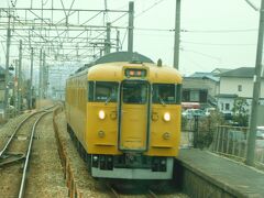 2017.03.18　岡山ゆきマリンライナー車内
妹尾で四国直通の普通列車とすれ違った。複線区間ですれ違いなるべく減速しなくてもいいように信号機が定植されているのであろう。