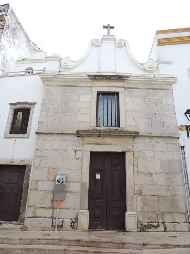 "Nossa Senhora da conceição(無原罪の御宿り)" Hermitage.  17世紀中頃築。ローレの城壁の門の上に造られています。