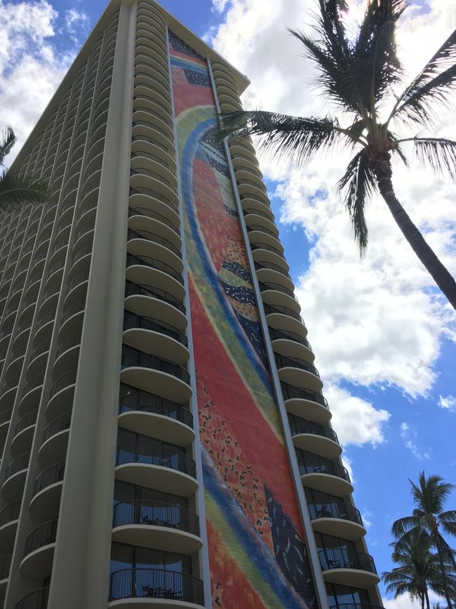 荷物を預けに、宿泊先のヒルトンへ。<br />40ドルの追加でアーリーチェックインが出来たので、お願いする。