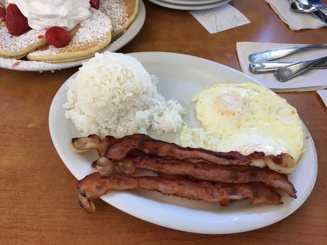 私は、目玉焼きセット。
