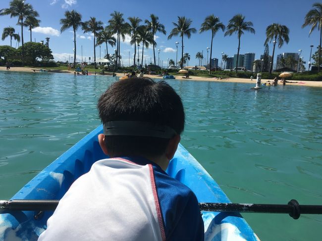 ホテルに帰り、昼寝をするかと思いきや、ラグーンプールへ。<br /><br />初めて二人でカヌーをする。