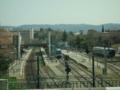 駅。鉄道でくると，ここで降りるのでしょうか。