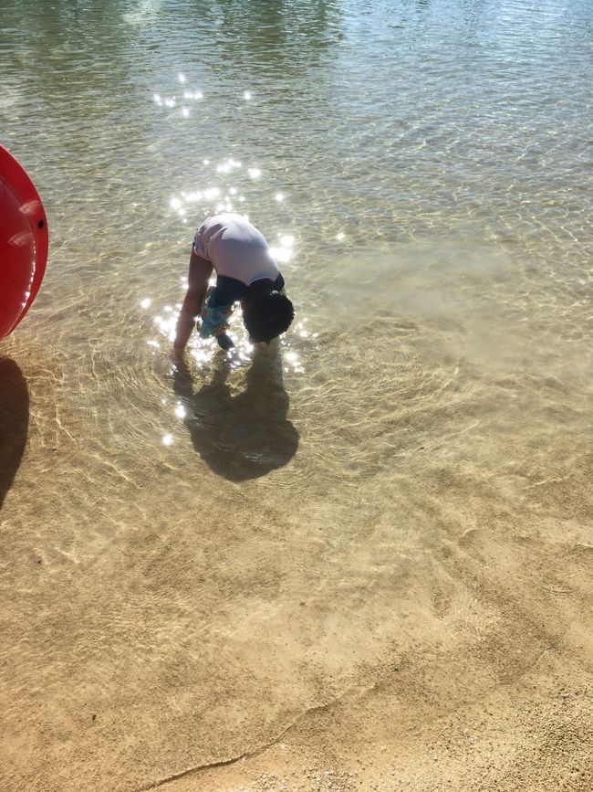 眠いから、アーリーチェックインしたんだけど、海を見てKeitaのテンションMAX。<br /><br />すぐに海へ行きました。