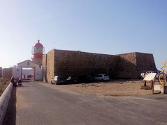 運転手にサグレスへの折り返しの時間を確認し、置いて行かれないように乗る意志を示しておいた。というのも、サンヴィンセンテ岬からのバスは1日2本しか無く、次の15:05が最終バス。
サグレスまでは歩くと1時間以上かかるらしいので絶対このバスに乗らないと。