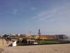 レプブリカ広場までまた全く人気の無い道を通ってかなり怖かった。
リスボンで強盗に遭って疑心暗鬼になっていたけど、この辺りには平和で穏やかな雰囲気がたちこめていたように思う。

1月だったが温かく、私も上着を脱いで観光したし、サーファーがウェットスーツでカフェで休憩したりもしていた。
サグレスはリスボンとは明らかに違った空気が流れていた。
************************************************************
次は泊まってみたかったポサダ宿泊記です。