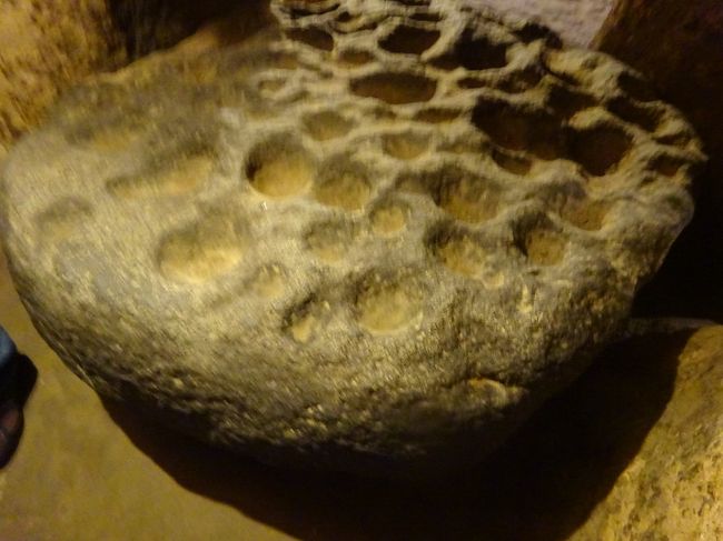 どうやらここに住んでいた人達は、皆何らかの理由があって、自らの痕跡を残さない<br /><br />ようにして、逃走してしまったのでは・・という憶測。<br /><br />埋葬跡まで掘り返すって何事!?<br /><br />いったいなぜそんな事をする必要があったの??<br /><br />おせーて、キリスト教徒、ヒッタイト人、フリギア人!