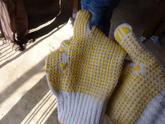 地下都市探検にお勧めなのは、滑り止め付き軍手です。<br /><br />本当に便利。<br /><br />日本から持っていきましょう。