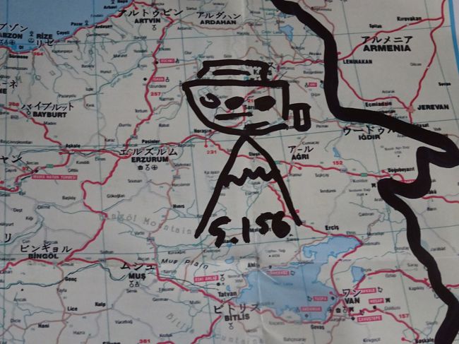 ニハットさんに　「これ、何だか分かる?」 と聞かれたので、<br /><br />「えーーと・・、UFOが出現した場所(´・ω・`)?」と言ったら<br /><br />「違いまス( ｀ー´)ノ。これはノアの箱舟が漂着した場所デス。」<br /><br />うそーん、「ノアの箱舟伝説」もトルコだったのか。。。<br /><br />(加野山は本当にこの時、初めて知りました。)