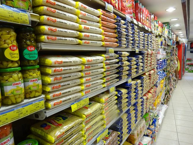 お米やパスタのコーナー。