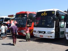 空港よりタクシーでアウンミンガラバスセンターへ。タクシーの運転手さんがキンプン行きのバスの前まで連れて行ってくれました。