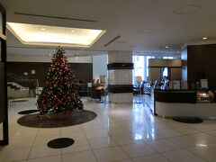 渋谷に移動しました。
渋谷エクセルホテル東急にやってきました。
ロビーのクリスマスツリー