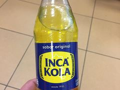 リマの空港で売られていた「INCA KOLA」。
名前に釣られて買ってみました。