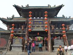 町の東側にある城隍廟にやって来ました。
中国で最も保存状態が良い城隍廟だそうです。