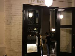 夕食はJIM THOMPSON Restau and Bar  
No. 45 Minden Road Dempsey Hill, Singapore  
友人と夕食…