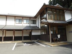 小鹿田焼陶芸館　　（水＝休み）

駐車場は広いです。