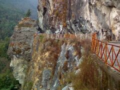 観光スポット「蒼山守護神」は断崖絶壁のなかなかの風景で、