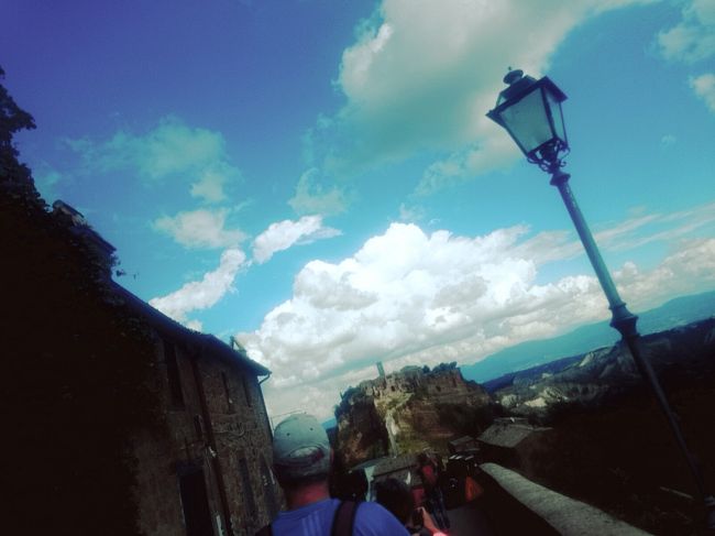 チヴィタ。<br />ここはローマの中で一番おすすめしたい場所です。行くまでは大変ですが、時間をかけて行った価値があると思える場所です。<br />街はきれいだし、標高も高いためとても気持ちいいです☺