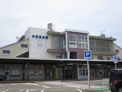 ホテルの送迎バスで芦原温泉駅に送っていただき、
駅前でレンタカーをかります。