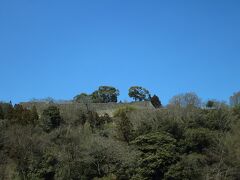 途中、岡の上に城跡を発見。
岡城跡だそうです。
ここも観光ポイントだったもよう。立ち寄ることができず、残念！