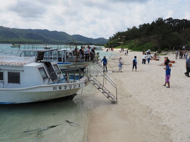 　予約した船の出航時刻が近づき、タラップが設置されます。