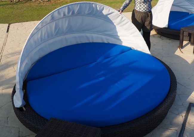 　ウーン、プールサイドの天幕付きソファーベッド！！！<br /><br />　もう一泊するなら、ここでお昼寝するのですが・・・<br /><br />　残念、明日帰っちゃうのです。