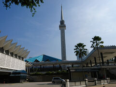 国立モスク （マスジット・ナガラ）
1965年に建設されたマレーシア国内最大級のモスクです