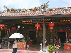 青雲亭
マレーシア最古の中国寺院
1645年代建立のマレーシア最古の中国寺院と言われている青雲亭（チェン・フン・テン寺院）
屋根には陶器で出来た繊細で美しい装飾が施されている
本堂内部は漆塗りで調度品も含め絢爛豪華。建材はすべて中国から運ばれたもの