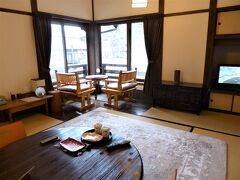 黒川温泉「ふじ屋」、部屋の名前は「木」です・・・

素敵な角部屋。

http://www.ryokan-fujiya.jp/