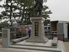 考え方によっては初代松江藩主ともいえる〝堀尾吉晴公〟銅像。