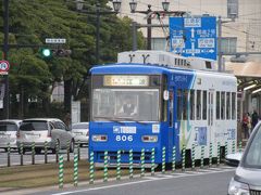 広島電鉄は路面電車ですが
単車あり連結車ありと様々な車両が走っています

写真は800形　単車で全長約13m