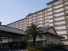 木更津まで戻り
宿泊する龍宮城スパホテル三日月に到着。

１５時を少し過ぎたくらい。
ロビーで部屋着を貸していただきました。