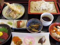 お城近くのお蕎麦やさんにて、郷土料理や天ぷらがセットの満足度の高いランチ。