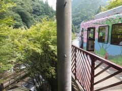 貴船駅に到着しました。ここで途中下車します。
山の中にある狭い駅。