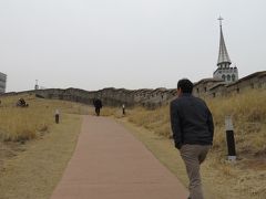 PM  12:30

ホテルに荷物を置いて、今度は夫を連れ立って、前から行ってみたかった城郭散歩に出かけてみる。
夫にしてみれば、今度は何処に？ってな感じですが、
建て前は「お昼ご飯に♪」と言う私。