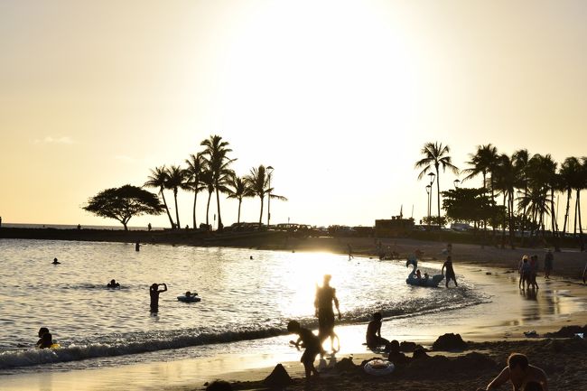 あっという間に夕暮れです。沈みゆく太陽がとっても眩しいです。<br /><br />今日はお部屋で、買ってきたポキやデリをつまみに地ビールを飲みながら夕食です。<br /><br />そして早めにおやすみ～zzz