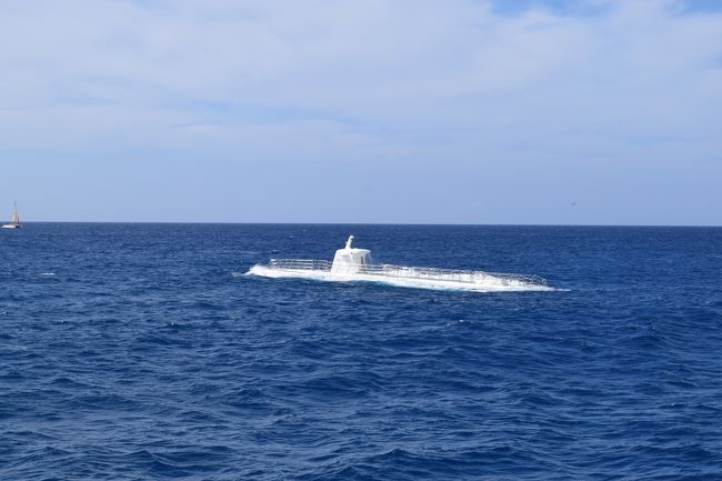 潜水艦が浮上してきました！<br /><br />そして、シャトルボートが潜水艦に近づき、横づけされ・・・